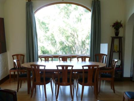 Large Laurel Dining table with 3 butterfly leaves