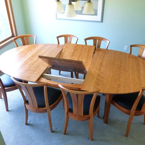 Laurel Medium Grande Table with Butterfly Leaf Set ( Neo chairs)
